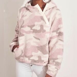 Hollister women XS pink camo fleece Sherpa cozy comfy lounge pullover hoodie NWT